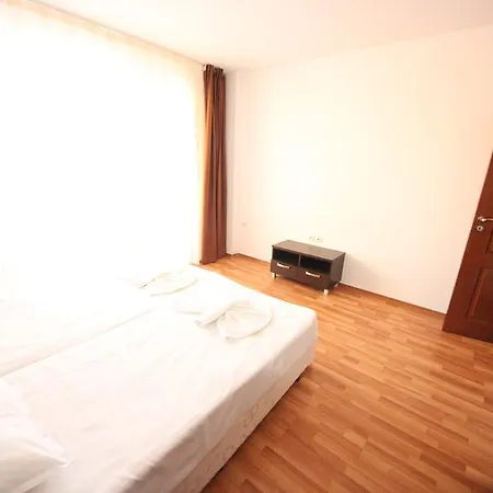 Menada Diamant Apartman Napospart